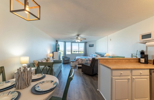 Thomas Drive Condo | Relax at The Tip-Sea Turtle: Beachfront Studio Awaits!