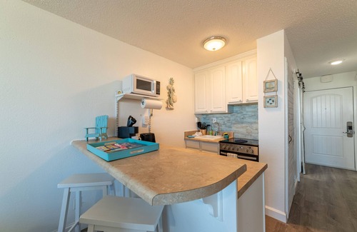 Thomas Drive Condo | Relax at The Tip-Sea Turtle: Beachfront Studio Awaits!