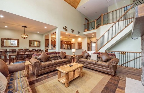 Waterfront Greens House | Unforgettable Tippy Canoe Stay in Deep Creek, Maryland