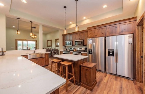 Waterfront Greens House | Unforgettable Tippy Canoe Stay in Deep Creek, Maryland