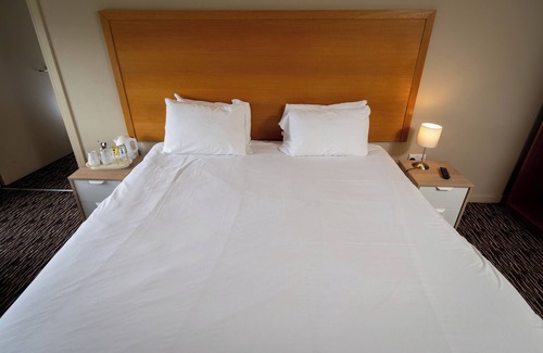 Clydebank Hotel | Budget-Friendly Stay at The Titan with Family Amenities