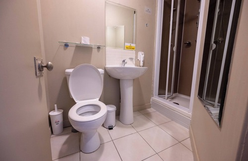 Clydebank Hotel | Budget-Friendly Stay at The Titan with Family Amenities