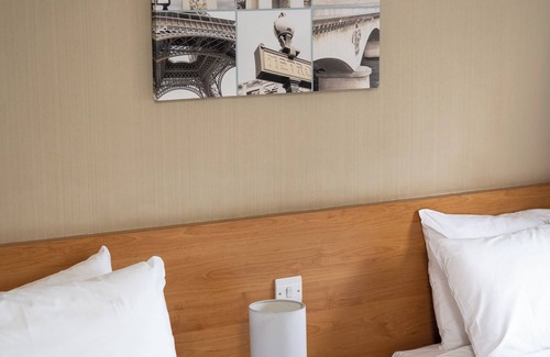 Clydebank Hotel | Budget-Friendly Stay at The Titan with Family Amenities