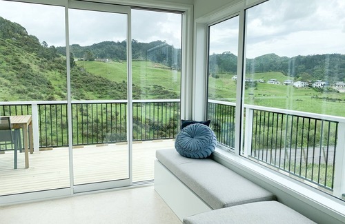 Waihi Beach Cabin | Exceptional Tohora View Cabin with Oceanfront Bliss
