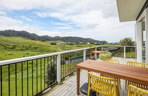 Waihi Beach Cabin | Exceptional Tohora View Cabin with Oceanfront Bliss