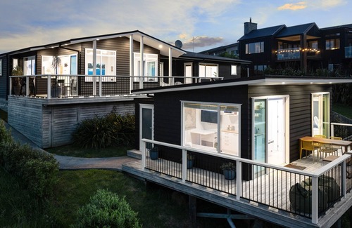 Waihi Beach Cabin | Exceptional Tohora View Cabin with Oceanfront Bliss