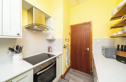 Clackmannan Apartment | Explore from The Tollbooth - Ideal for Family & Pets
