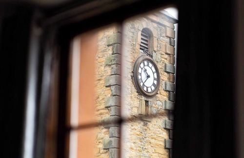 Clackmannan Apartment | Explore from The Tollbooth - Ideal for Family & Pets