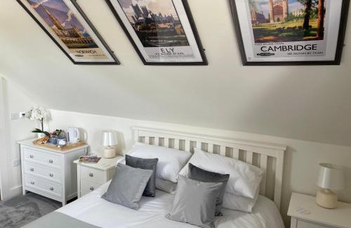 Ely House | Top Floor Retreat: Guest Rated 10/10 with Kitchen Access