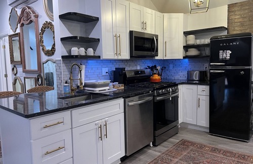 Short North Apartment | Chic Loft Retreat on 3rd Ave with Kitchen Amenities