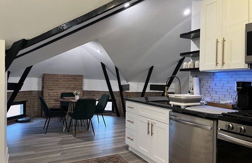 Short North Apartment | Chic Loft Retreat on 3rd Ave with Kitchen Amenities