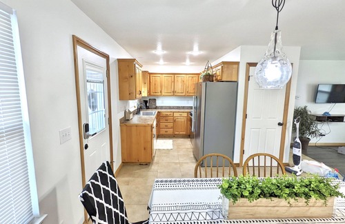 Joplin House | Inviting 2 Bed Home Steps from Joplin Arts District