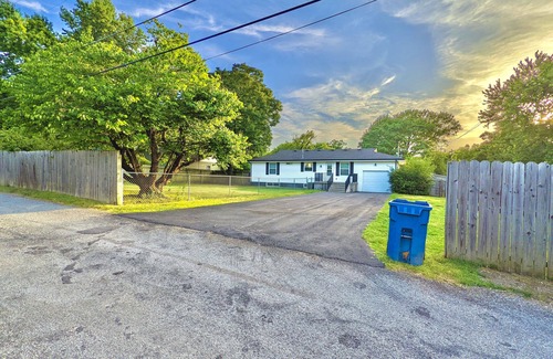 Joplin House | Inviting 2 Bed Home Steps from Joplin Arts District