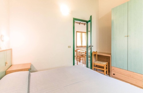 Iseo Apartment | The town of Iseo is located directly on the shores of the homonymous Lake Iseo, 30 km east of the hi