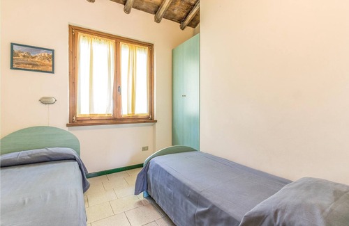 Iseo Apartment | The town of Iseo is located directly on the shores of the homonymous Lake Iseo, 30 km east of the hi