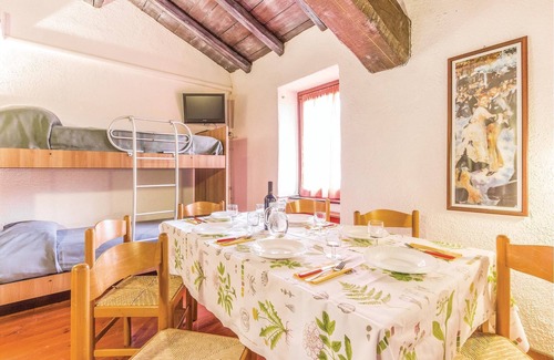 Iseo Apartment | The town of Iseo is located directly on the shores of the homonymous Lake Iseo, 30 km east of the hi