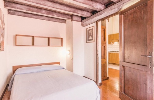 Iseo Apartment | The town of Iseo is located directly on the shores of the homonymous Lake Iseo, 30 km east of the hi