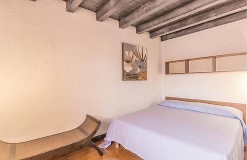 Iseo Apartment | The town of Iseo is located directly on the shores of the homonymous Lake Iseo, 30 km east of the hi