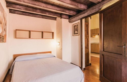 Iseo Apartment | The town of Iseo is located directly on the shores of the homonymous Lake Iseo, 30 km east of the hi