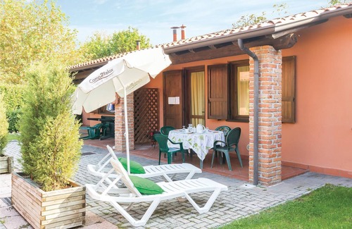 Iseo Apartment | The town of Iseo is located directly on the shores of the homonymous Lake Iseo, 30 km east of the hi
