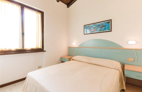 Iseo Apartment | The town of Iseo is located directly on the shores of the homonymous Lake Iseo, 30 km east of the hi