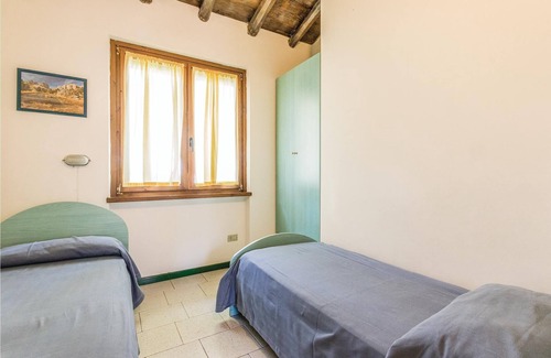 Iseo Apartment | The town of Iseo is located directly on the shores of the homonymous Lake Iseo, 30 km east of the hi