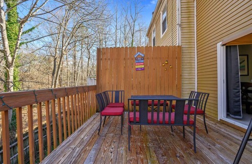 North Raleigh House | Relaxing Retreat at The Townhouse by the Creek!