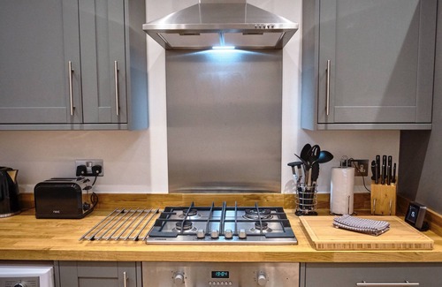 Halifax House | Stylish Townhouse Simple2let: 4-Star Spa & Breakfast Retreat