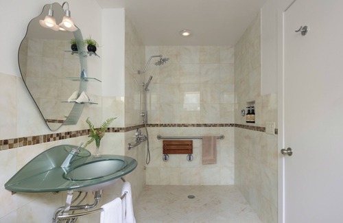 Adams Bed & Breakfast | Artistic Getaway at The Trail in Adams - Family-Friendly Retreat
