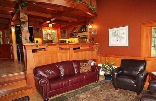Kenwood Cottage | Experience The Trail's Edge: Captain's Quarters Retreat