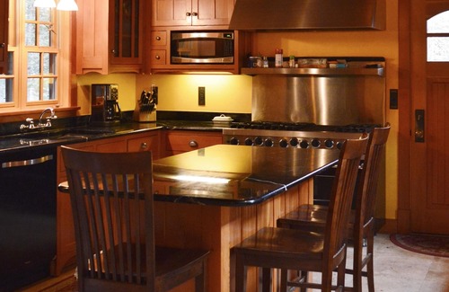Kenwood Cottage | Experience The Trail's Edge: Captain's Quarters Retreat