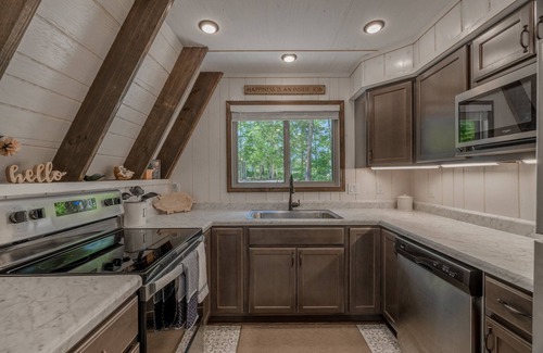 Innsbrook Ski Chalet | Experience Oceanfront Bliss at The Trailshead Chalet