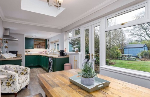 Auchterarder House | Pet-Friendly Auchterarder Cottage with Breakfast & Kitchen