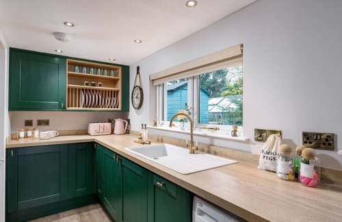 Auchterarder House | Pet-Friendly Auchterarder Cottage with Breakfast & Kitchen