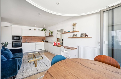 Quartier Saint-Ambroise Apartment | The Transforming Terrace, by Veeve