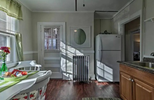 Hartford Apartment | Explore The Traveler Suite C1: Pet Friendly & Family Ready