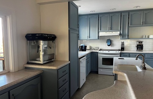 Placerville House | The Tree House 4-bedroom house in charming Placerville with AC sleeps 8