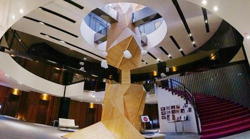 Cianjin District Hotel | Discover Comfort at The Tree House with Pool & Restaurant