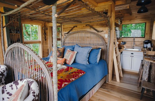 Washburn House | Escape to The Tree House at Bear Creek Lodge with Kitchen