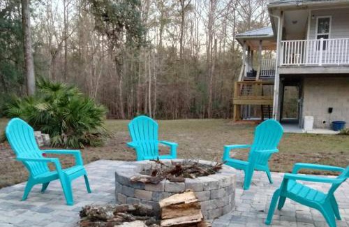 Middleburg House | Discover The Tree House: Perfect for Families and Pets!