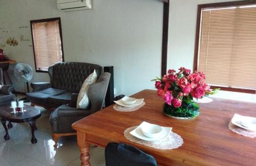 Elgin Apartment | Pet-Friendly Tree House with Family Amenities and Great Reviews