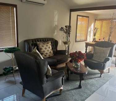 Elgin Apartment | Pet-Friendly Tree House with Family Amenities and Great Reviews