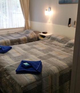 Narooma Hotel | Relax at The Tree Motel with Oceanfront and Pool Access