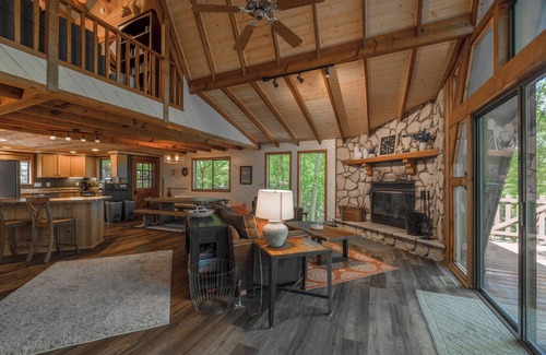 Innsbrook Ski Chalet | Premier Treehouse at Cedar Falls with Oceanfront Views