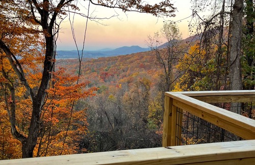 Jonesborough Cabin | The Treehouse at Feather Ridge Retreat