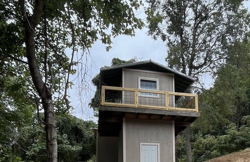 Jonesborough Cabin | The Treehouse at Feather Ridge Retreat