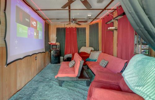 Hardy House | The Treehouse in Cherokee Village Deck and Views