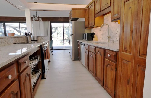 Fellowship House | Convenient Stay Near WEC & HITS with Golf Course Access