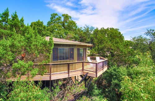 Lakeway Villa | Serene Getaway: The Treehouse on Lake Travis with Spa & Pool