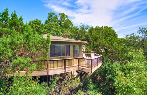 Lakeway Villa | Escape to The Treehouse on Lake Travis with Breathtaking Views